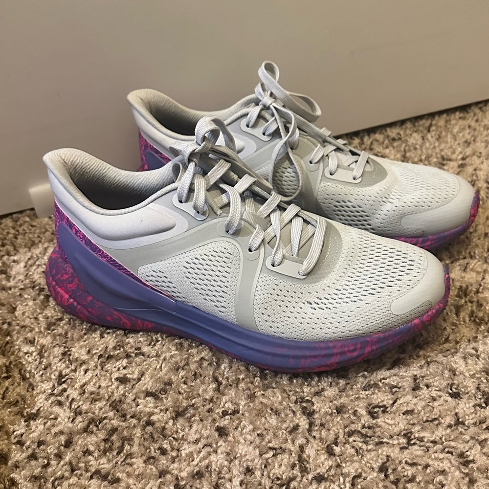 Lululemon Blissfeel Women’s Running Shoe. Size 7.5. Grey, purple and pink.